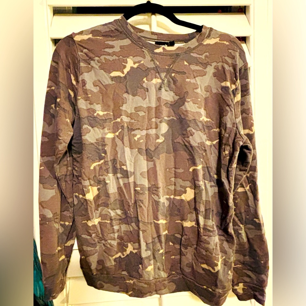 Women’s camo hoodie